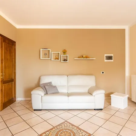 Porzione Di In Toscana * Uzzano