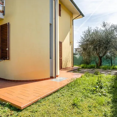 Porzione Di In Toscana Uzzano